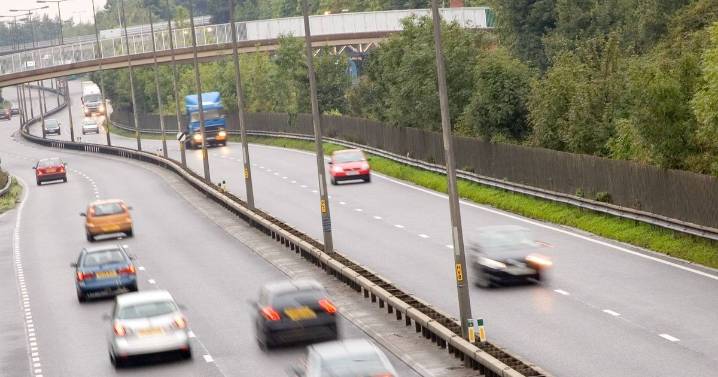 M621 LIVE: Police close down motorway in both directions due to unfolding incident