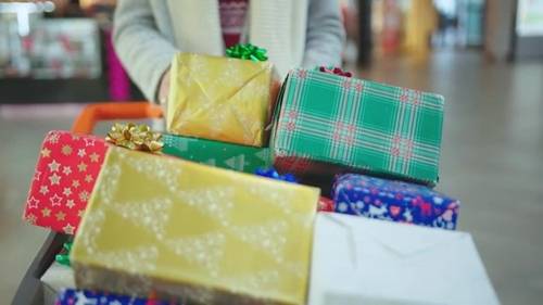 Watchin Your Wallet: Holiday Spending Trends