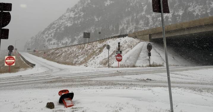 Drivers brave road conditions as Colorado's mountain towns see heavy snow Saturday morning