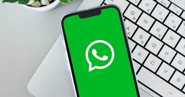 WhatsApp down as thousands hit with 'error' message as web app crashes