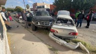 Mujer ebria choca al menos 8 autos en El Barreal; hay tres lesionados