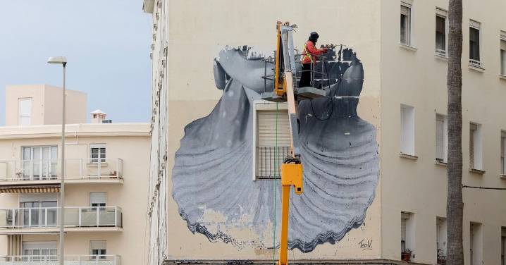 El mural efímero de la Perla de Cádiz pasa a la historia