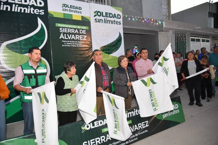 Juan Manuel Navarro arranca pavimentación en Prados de Soledad y refuerza atención directa a la ciudadanía