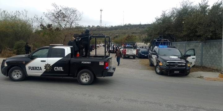 Cinco policías resultan heridos tras accionar con su vehículo un explosivo en Doctor Coss, Nuevo León