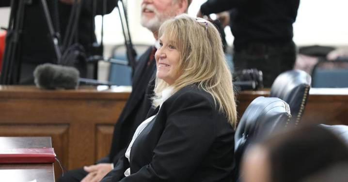 Court clerk who helped with Alex Murdaugh's trial pleads guilty to showing sealed exhibits