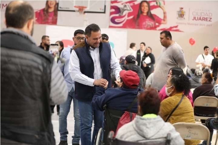 Encabeza CPC entrega de aparatos funcionales y auditivos