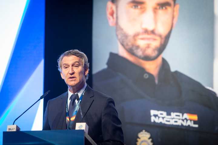 Feijóo se compromete en Toledo a endurecer las leyes