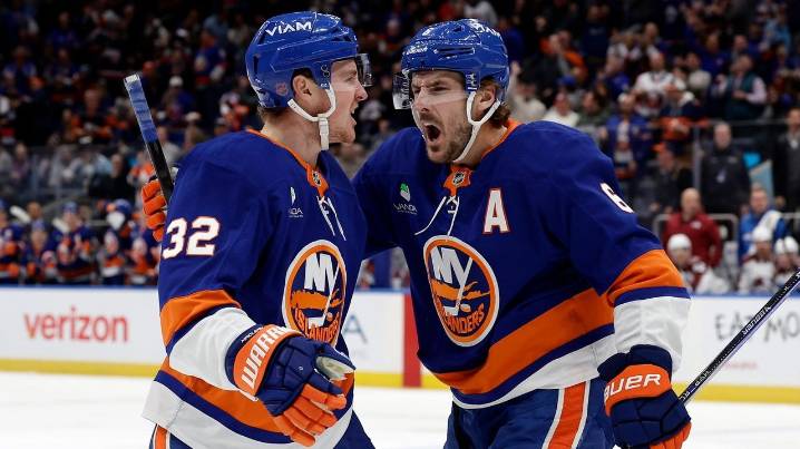Isles put in max effort to beat NHL