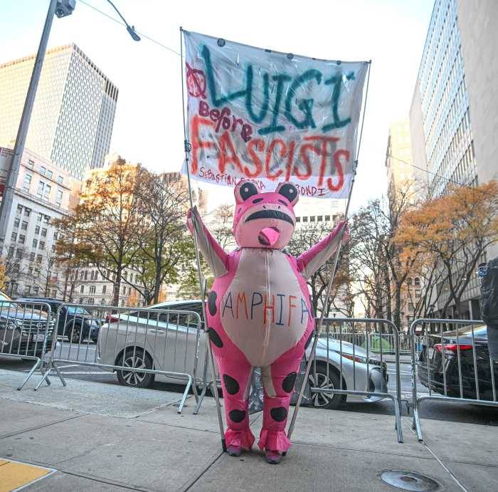 Luigi Mangione appears in Manhattan court for first day of evidence hearings