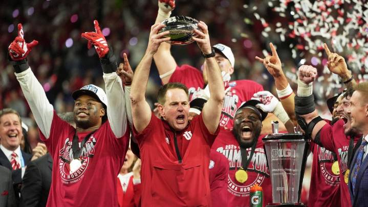 No. 2 Indiana beats No. 1 Ohio St. 13-10 to end Big Ten title drought, lock up top playoff seed