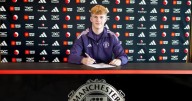 Manchester United complete signing of young goalkeeper