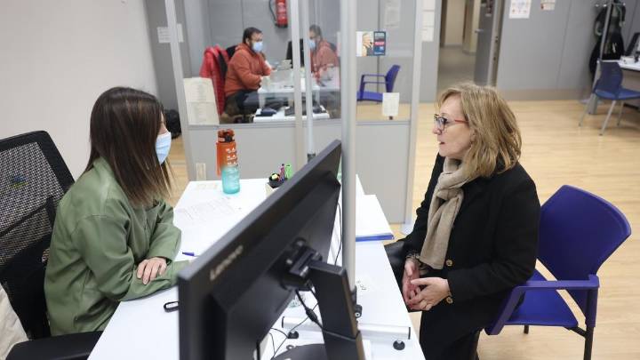 Los funcionarios aragoneses cobrarán hasta 1.900 euros más al año por la subida salarial del Gobierno desde 2026