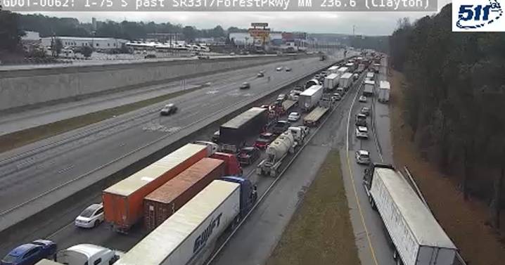 TRAFFIC ALERT: Crash blocks I-75 South in Clayton County