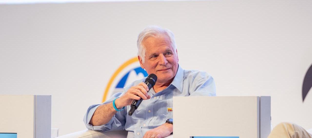 "Me intentaron clavar un puñal": Uribe Londoño al renunciar al Centro Democrático