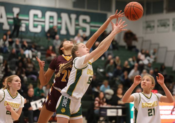 Mercy weathers pressure, late 3s to win 66