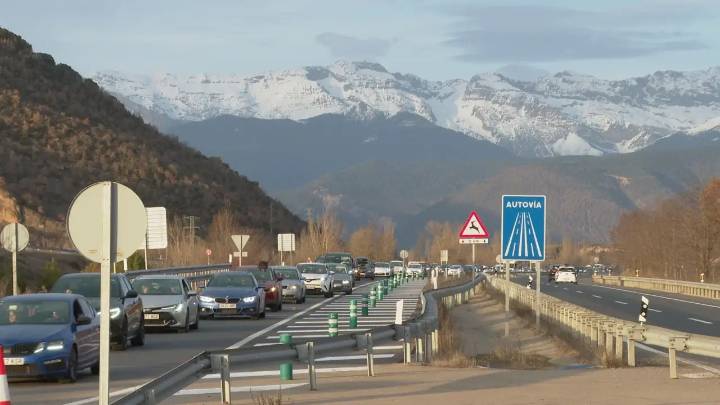 Editorial | Ir o volver del Pirineo: el mismo caos de siempre y con poca previsión