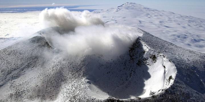 Entre el mito y la ciencia: así es el monte Terror, la montaña que domina la Antártida con historias de pioneros y hazañas inolvidables