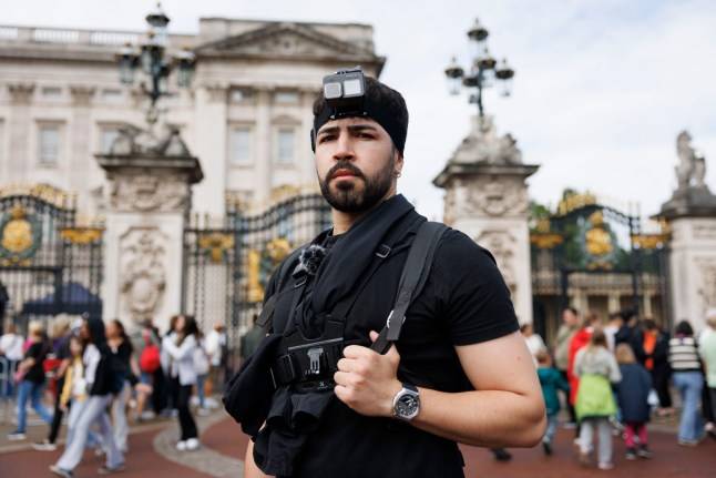 London’s pickpocket hunter gives up day job thanks to the city backing him