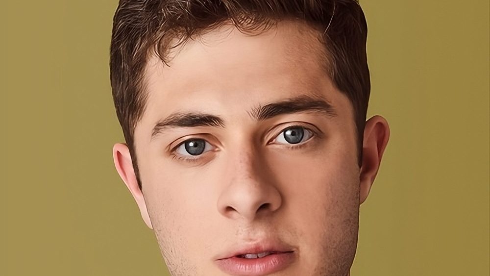 CBS Vampire Comedy Pilot Casts 'Never Have I Ever' Star Jaren Lewison