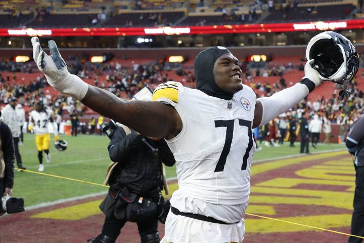 Deadspin | Steelers starting LT Broderick Jones (neck) placed on injured reserve