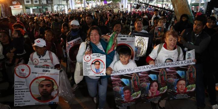 Familias de desaparecidos peregrinan a la Basílica de Guadalupe, piden por sus seres queridos