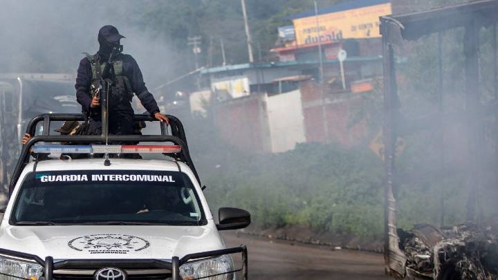 Ataque con explosivos deja muertos y heridos en Michoacán