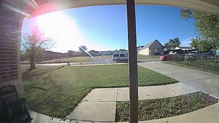 Porch pirate steals package moments after delivery