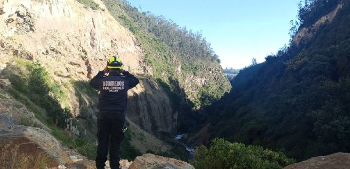 Hombre cayó de una altura de 100 metros