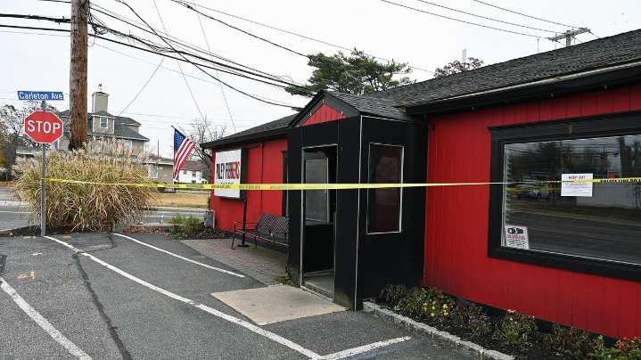 Riley Fibbers patron Paul Lucia set fire to East Islip bar, DA says