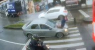 Video captó momento en que una mujer es arrollada por un carro en Manizales