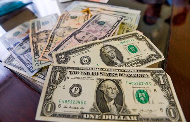 El peso mexicano y la Bolsa firman una jornada récord impulsados por la debilidad del dólar