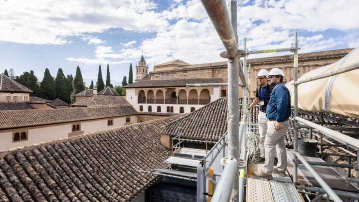 La Alhambra renueva sus cubiertas para proteger su corazón nazarí