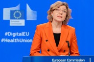 Bruselas multa a X con 120 millones por engañar a sus usuarios con la marca azul de verificación