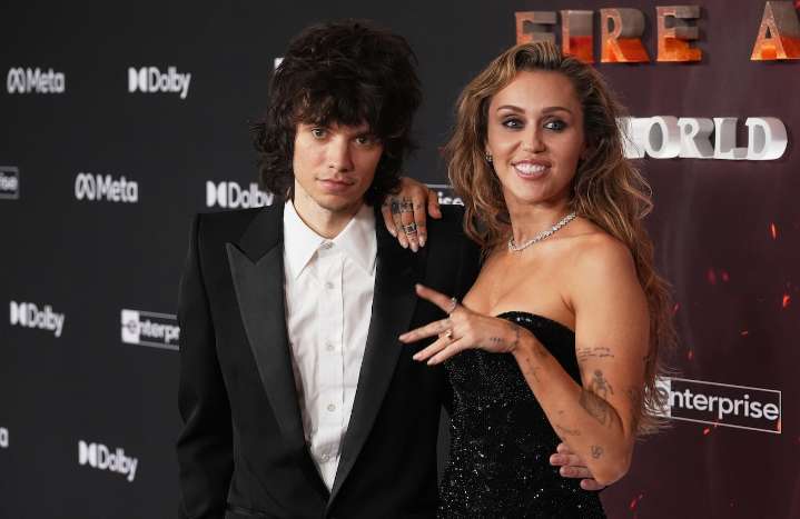 Pop superstar sparks engagement frenzy after debuting huge diamond ring