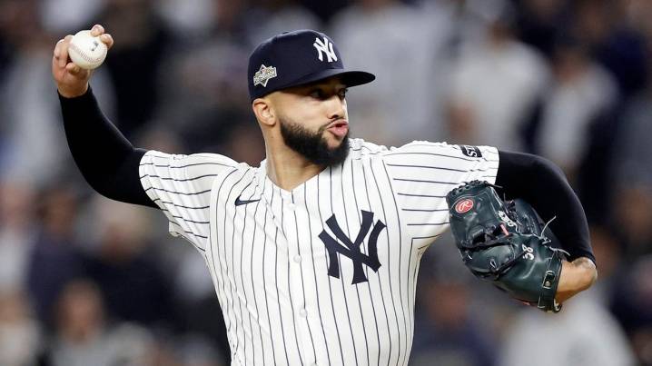 Devin Williams agrees to 3-year, $45M deal with Mets, sources confirm