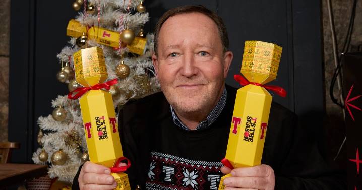 Still Game and Two Doors Down icons create jokes for Tennent's Christmas crackers