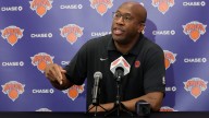 Knicks HC Mike Brown gives flowers to unlikely Defensive Player of the Game vs. Hornets
