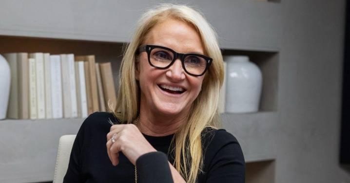 Mel Robbins Has Plenty of Advice to Give, but Is She a Therapist?