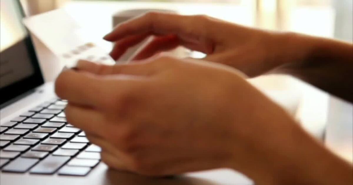 Experts warn that scammers are targeting senior population this holiday season