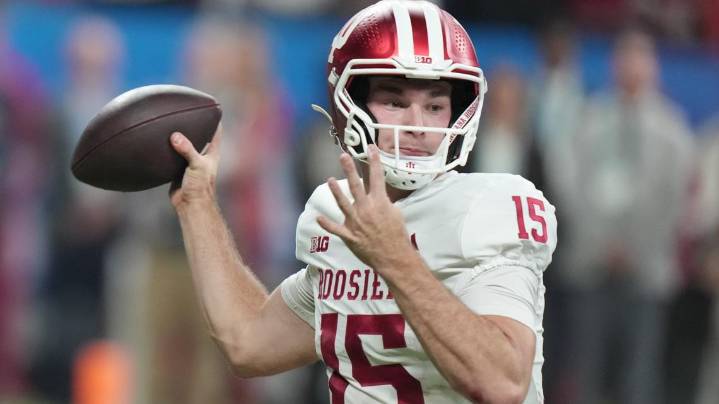 IU's Mendoza, Notre Dame's Love named finalists for Heisman Trophy