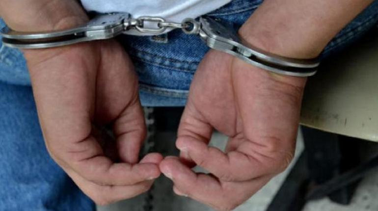 Sentencian a más de 26 años de prisión a comerciante por violar a sus hijastras