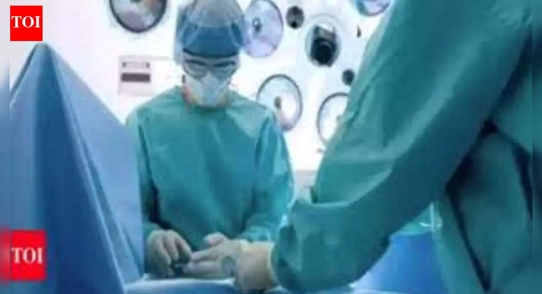 Uttar Pradesh: Fake, drunk doctor performs surgery watching YouTube video; cuts multiple veins, woman dies