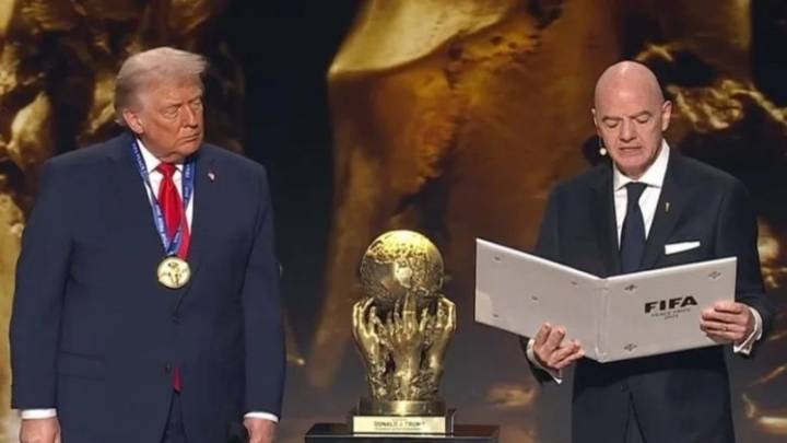 FOTONOTA: La FIFA entrega a Donald Trump el Premio de la Paz