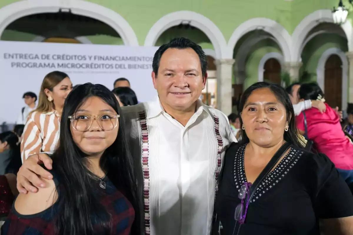 Entregan Microcréditos a yucatecos: ¿qué son y quiénes pueden solicitarlos?