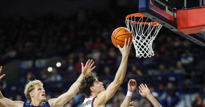 Mario Saint-Supéry, 13 puntos y siete asistencias en la NCAA