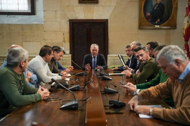 Ayuntamiento y sindicatos se emplazan a negociar un Plan de Navidad antes del próximo Pleno