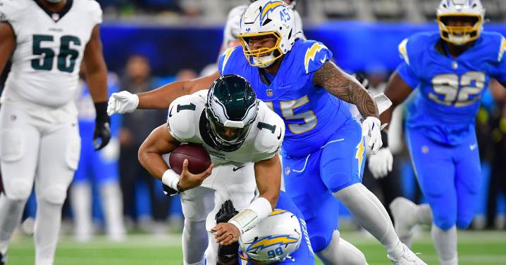 Eagles QB Jalen Hurts takes all blame for loss to Chargers, says 'it starts with me'