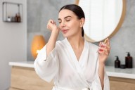 Cómo aplicar perfume correctamente para realzar tu fragancia