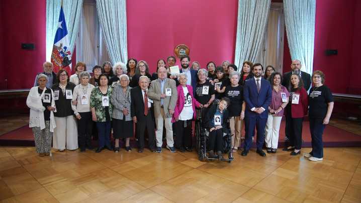 Presidente Boric encabezó desayuno con miembros de la Agrupación de Familiares de Ejecutados Políticos en La Moneda