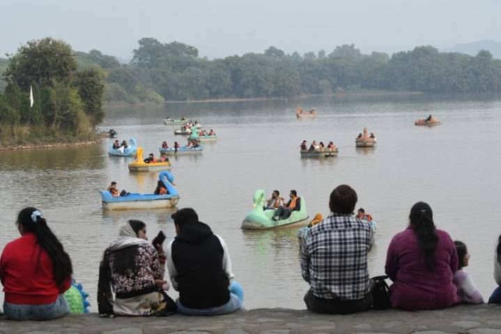 Days get cooler as fog looms over Tricity